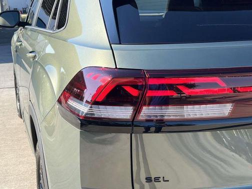 2026 Volkswagen Atlas Cross Sport 2.0T SEL