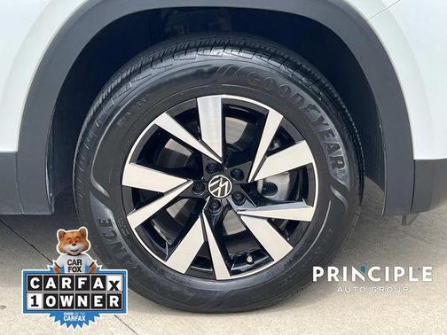 Pure White 2023 Volkswagen Atlas Cross Sport 2.0T SE
