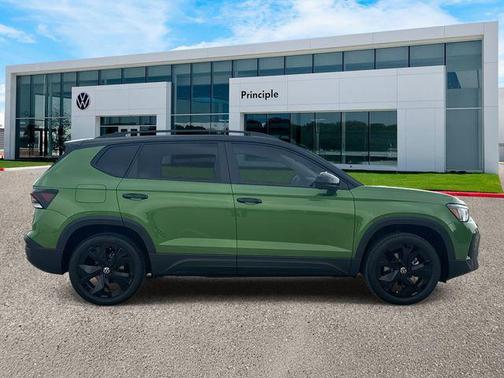 2025 Volkswagen Taos 1.5T SE Black