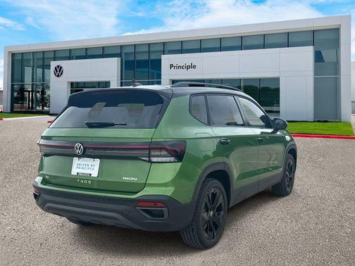 2025 Volkswagen Taos 1.5T SE Black