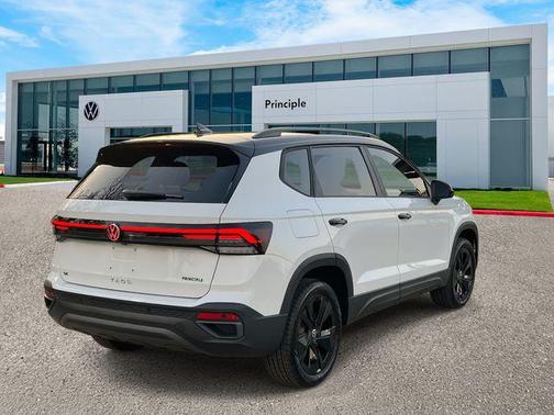 2026 Volkswagen Taos SE Black