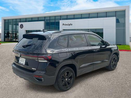 2025 Volkswagen Taos 1.5T SE Black