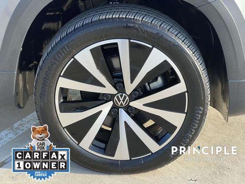 Platinum Gray Metallic 2023 Volkswagen Taos 1.5T SE