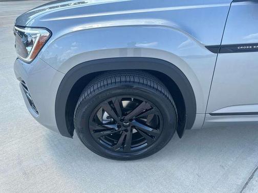 2026 Volkswagen Atlas Cross Sport 2.0T SEL