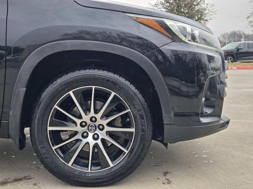 2017 Toyota Highlander SE