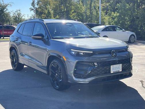 2025 Volkswagen Tiguan 2.0T SE R-Line Black