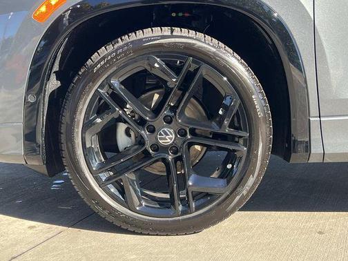 2025 Volkswagen Tiguan 2.0T SE R-Line Black