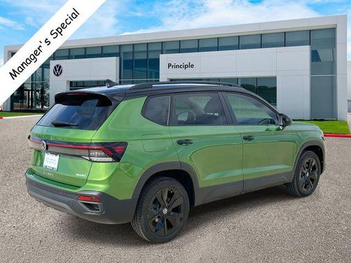 2025 Volkswagen Taos 1.5T SE Black