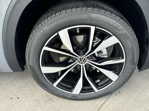 2025 Volkswagen Atlas 2.0T SEL Premium R-Line 4MOTION