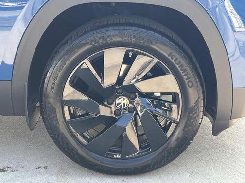 Blue Metallic 2026 Volkswagen Atlas Cross Sport 2.0T SE w/Technology