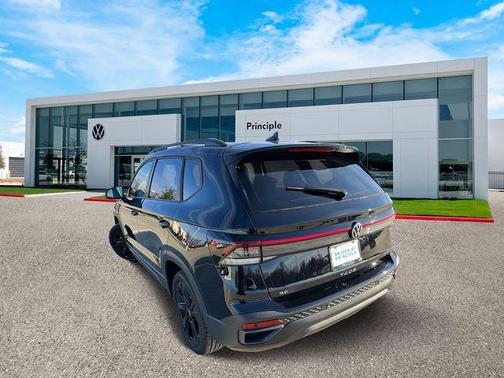 2025 Volkswagen Taos 1.5T SE Black