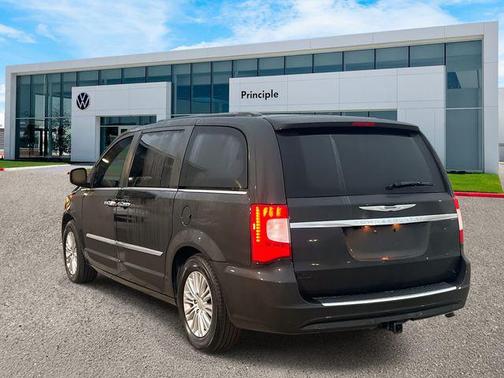 2015 Chrysler Town & Country Touring-L