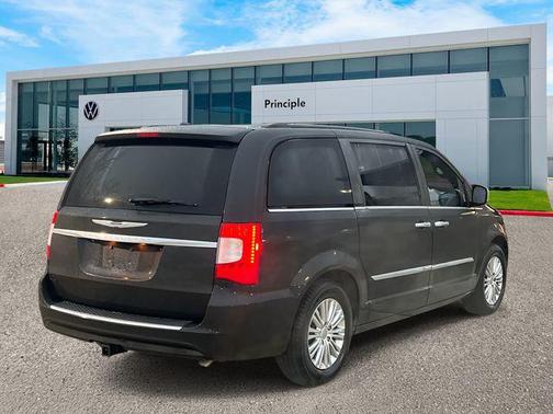 2015 Chrysler Town & Country Touring-L