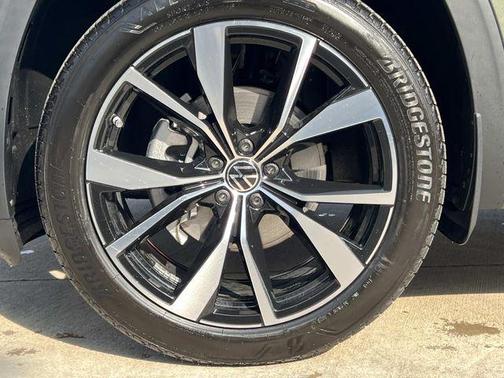 2026 Volkswagen Atlas Cross Sport 2.0T SEL Premium