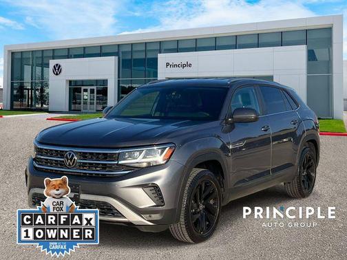 Platinum Gray Metallic 2023 Volkswagen Atlas Cross Sport 3.6L V6 SE w/Technology
