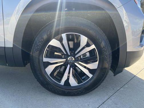 2026 Volkswagen Atlas Cross Sport 2.0T SE