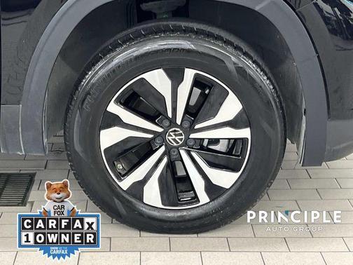 Deep Black 2024 Volkswagen Atlas 2.0T SE