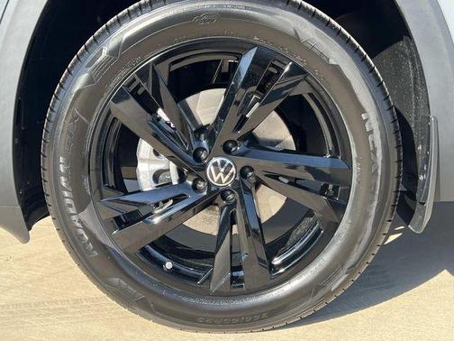 2026 Volkswagen Atlas Cross Sport 2.0T SEL