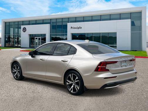 2024 Volvo S60 B5 Core Dark Theme