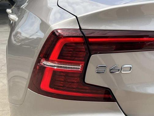2024 Volvo S60 B5 Core Dark Theme