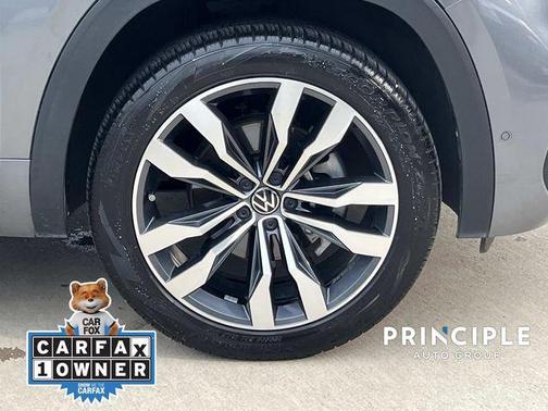 Platinum Gray Metallic 2023 Volkswagen Atlas 3.6L SEL Premium
