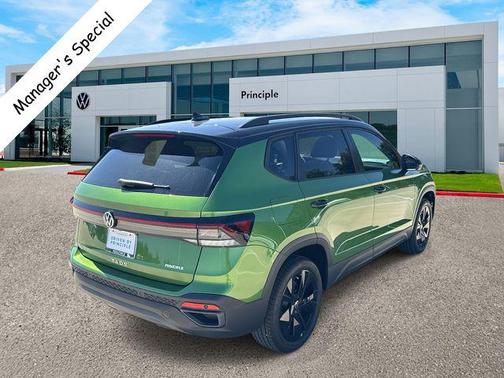 2025 Volkswagen Taos 1.5T SE Black
