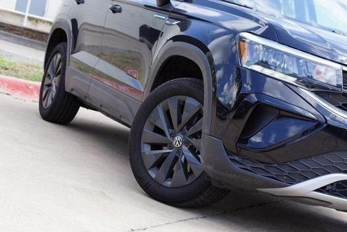 Photo 5 of 30 of 2022 Volkswagen Taos 1.5T S