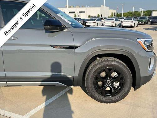 2025 Volkswagen Atlas 2.0T Peak Edition