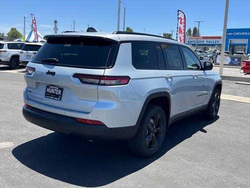 2025 Jeep Grand Cherokee L Laredo