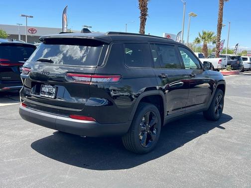 2025 Jeep Grand Cherokee L Laredo