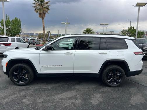 2023 Jeep Grand Cherokee L Laredo