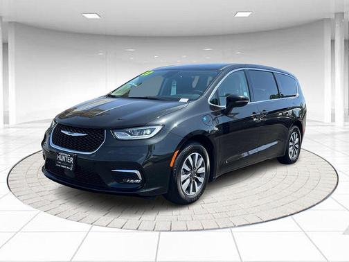 2023 Chrysler Pacifica Hybrid Touring L