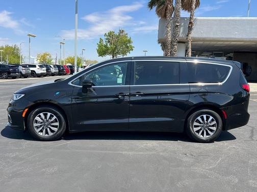 2023 Chrysler Pacifica Hybrid Touring L