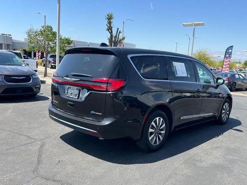 2023 Chrysler Pacifica Hybrid Touring L