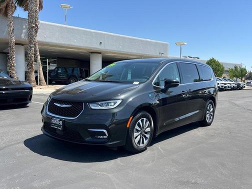 2023 Chrysler Pacifica Hybrid Touring L
