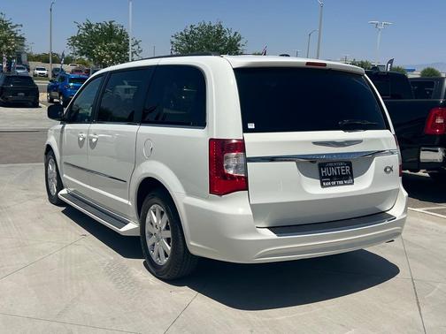 2013 Chrysler Town & Country Touring