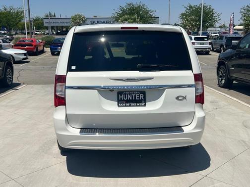 2013 Chrysler Town & Country Touring
