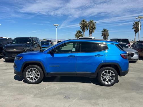 2024 Jeep Compass Latitude Lux
