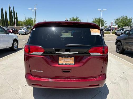 2023 Chrysler Voyager LX