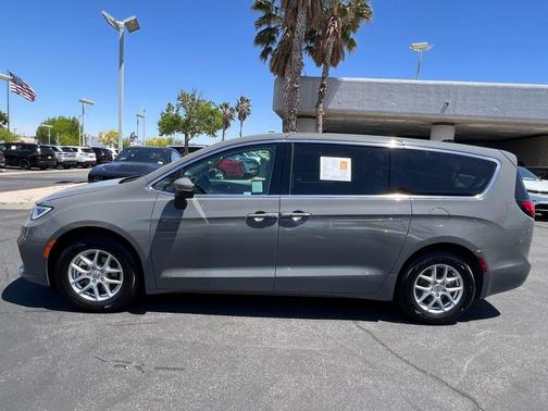 2023 Chrysler Pacifica Touring-L