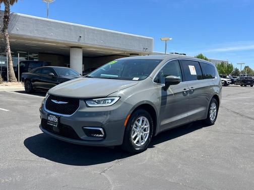 2023 Chrysler Pacifica Touring-L