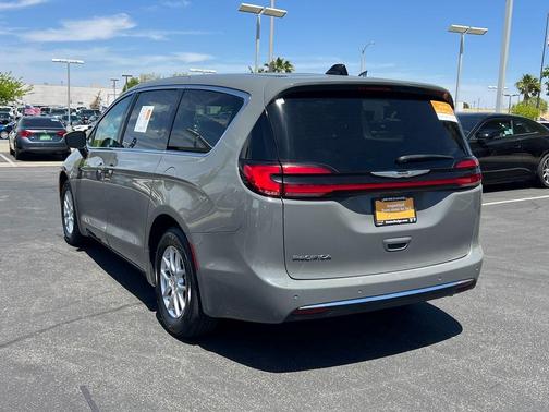 2023 Chrysler Pacifica Touring-L