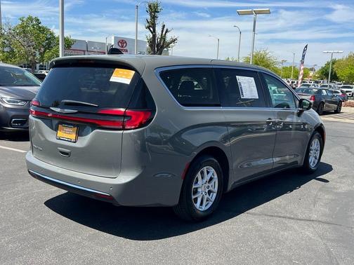 2023 Chrysler Pacifica Touring-L