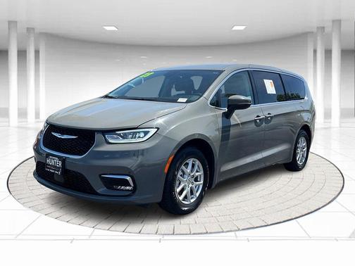 2023 Chrysler Pacifica Touring-L