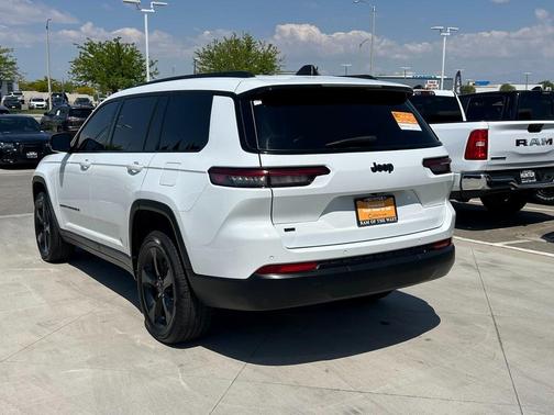 2023 Jeep Grand Cherokee L Laredo