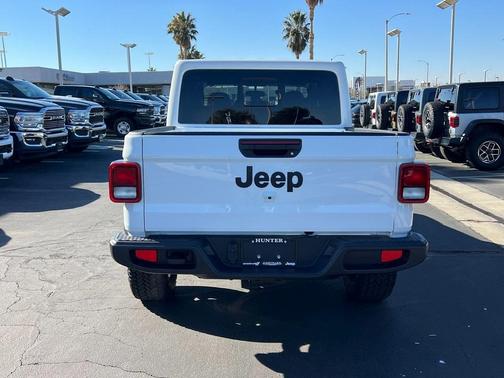 2025 Jeep Gladiator Sport