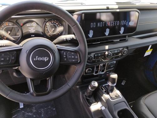 2025 Jeep Gladiator Sport