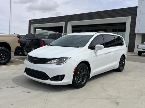 2020 Chrysler Pacifica Touring-L Plus