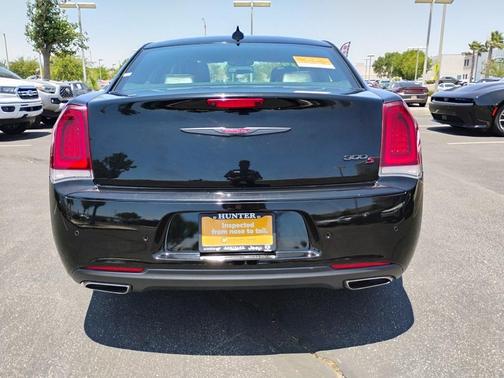 2022 Chrysler 300 S
