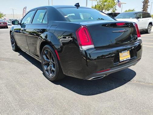 2022 Chrysler 300 S